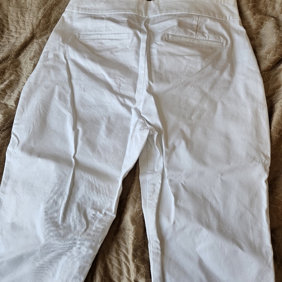 White Ann Taylor Capri Pants - Picture 2 of 5